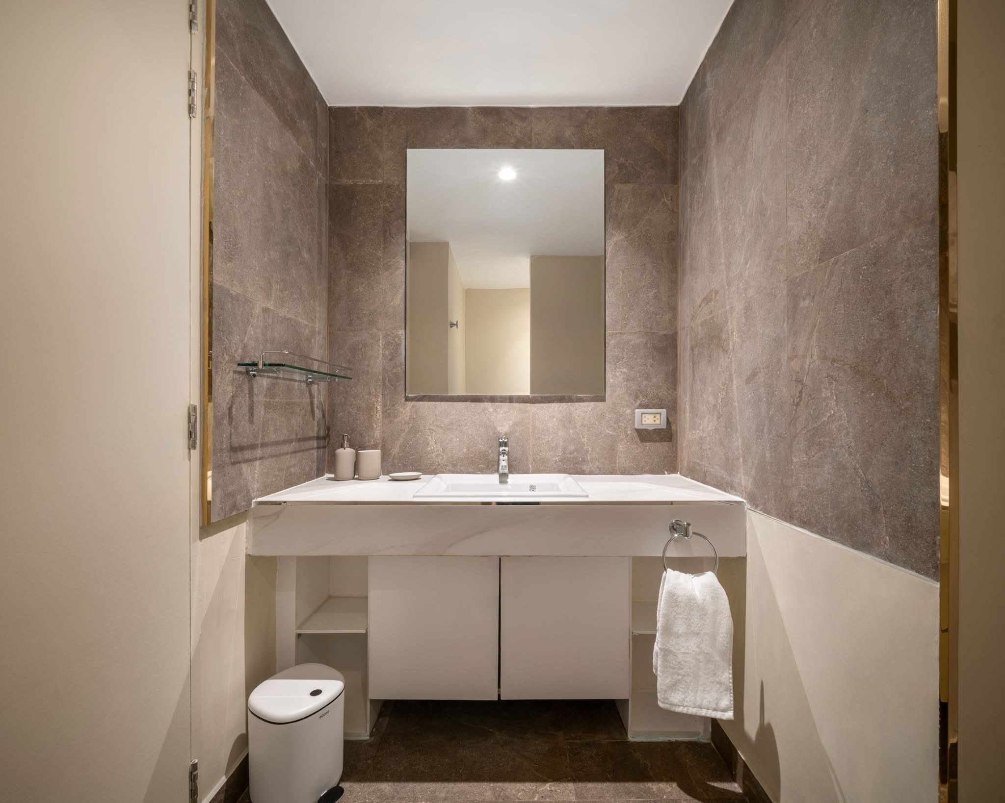 Modern 2-Bedroom Apartment for Rent in Sukhumvit 49 Thong Lor BTS Modern 2-Bedroom Apartment for Rent in Sukhumvit 49 Thong Lor BTS
