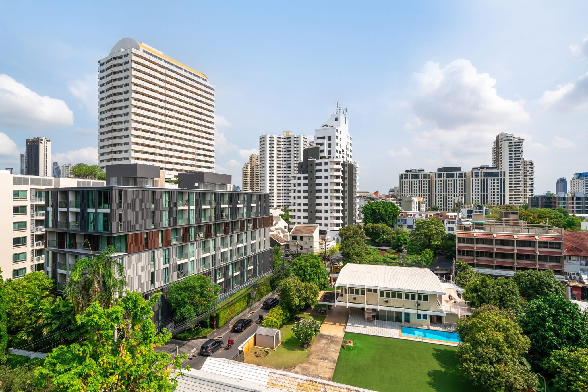 Modern 2-Bedroom Apartment for Rent in Sukhumvit 49 Thong Lor BTS Modern 2-Bedroom Apartment for Rent in Sukhumvit 49 Thong Lor BTS