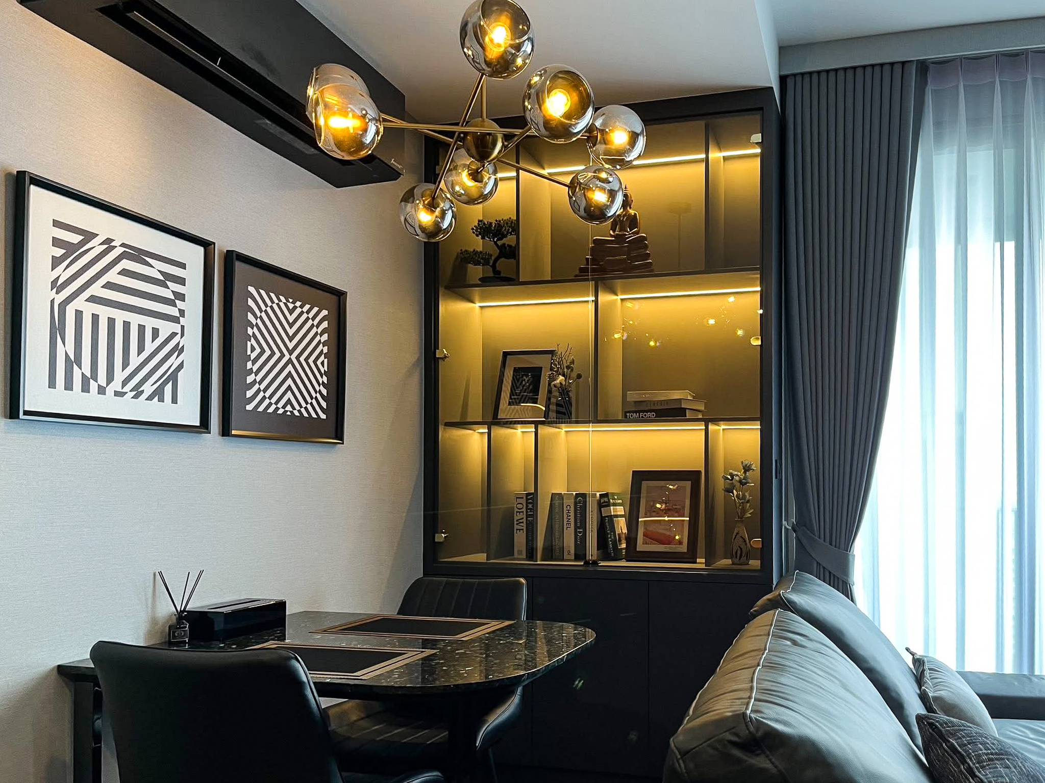 Dining area Spacious 2-Bedroom Condo in Thonglor, Just 200m from BTS Thong Lor