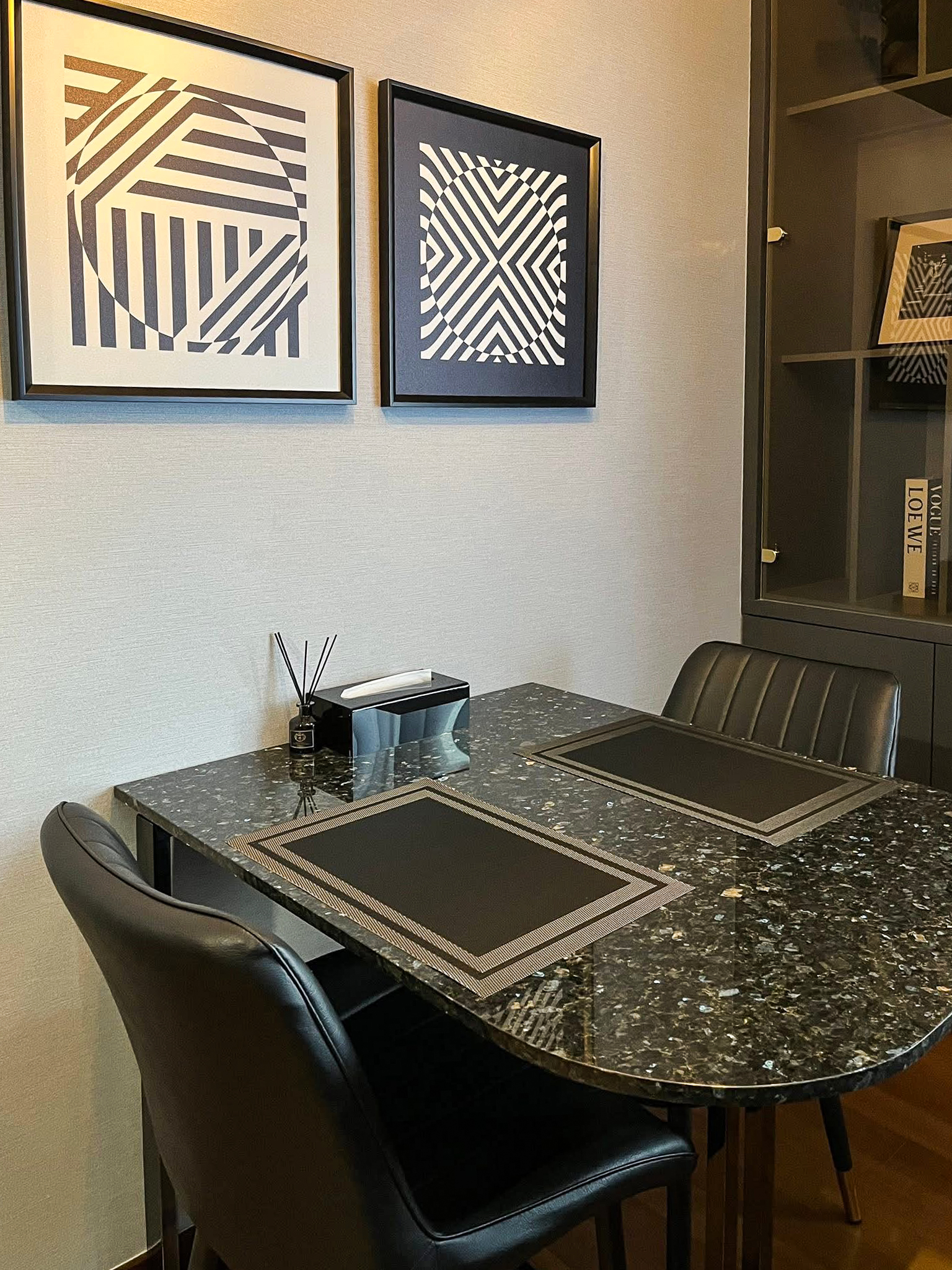 Dining table Spacious 2-Bedroom Condo in Thonglor, Just 200m from BTS Thong Lor