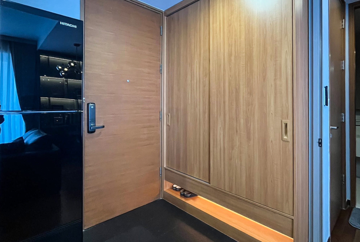 Spacious 2-Bedroom Condo in Thonglor, Just 200m from BTS Thong Lor