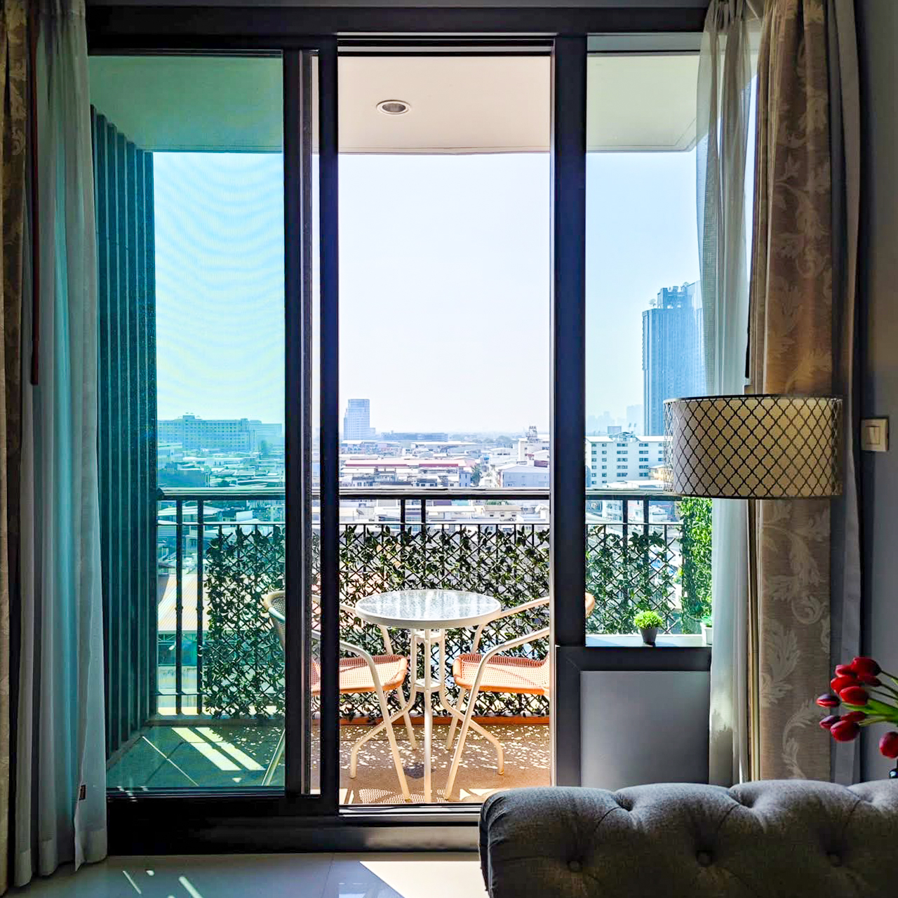 Pet-friendly 2-bedroom condo for rent at Aguston Sukhumvit 22, 90 sqm on the 10th floor. Fully furnished, no earthquake damage, free daytime dog run access. Rent 65,000 THB/month.