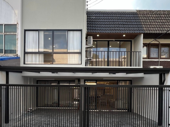 House for sale in Ekkamai