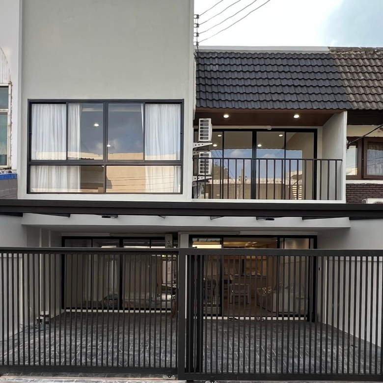 House for sale in Ekkamai