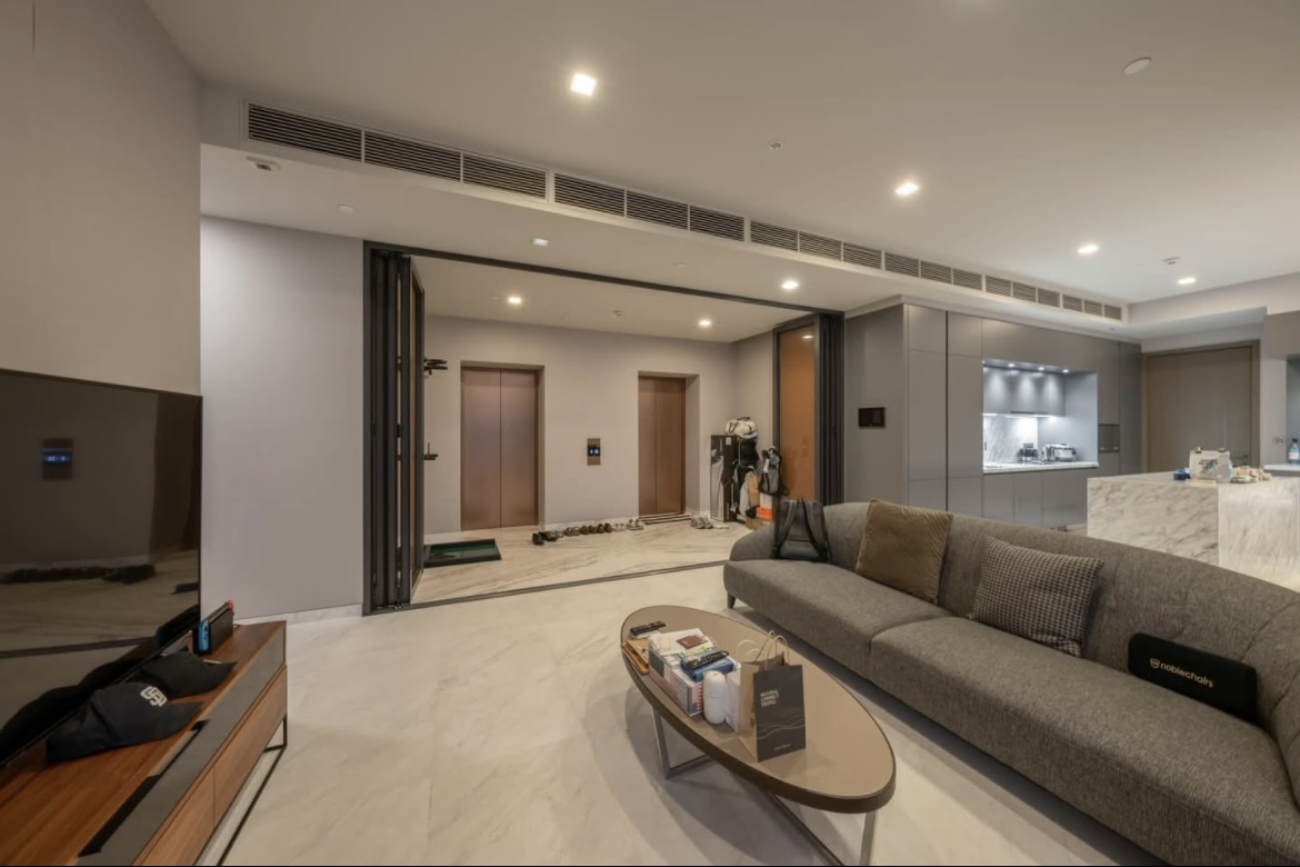 Luxury 2-bedroom condo for sale at The Monument Thonglor, best-positioned unit on the 18th floor with panoramic views, private lift, 2 parking rights, and pet-friendly. Fully furnished. 33.9M THB.