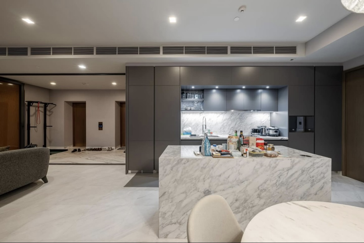 Luxury 2-bedroom condo for sale at The Monument Thonglor, best-positioned unit on the 18th floor with panoramic views, private lift, 2 parking rights, and pet-friendly. Fully furnished. 33.9M THB.