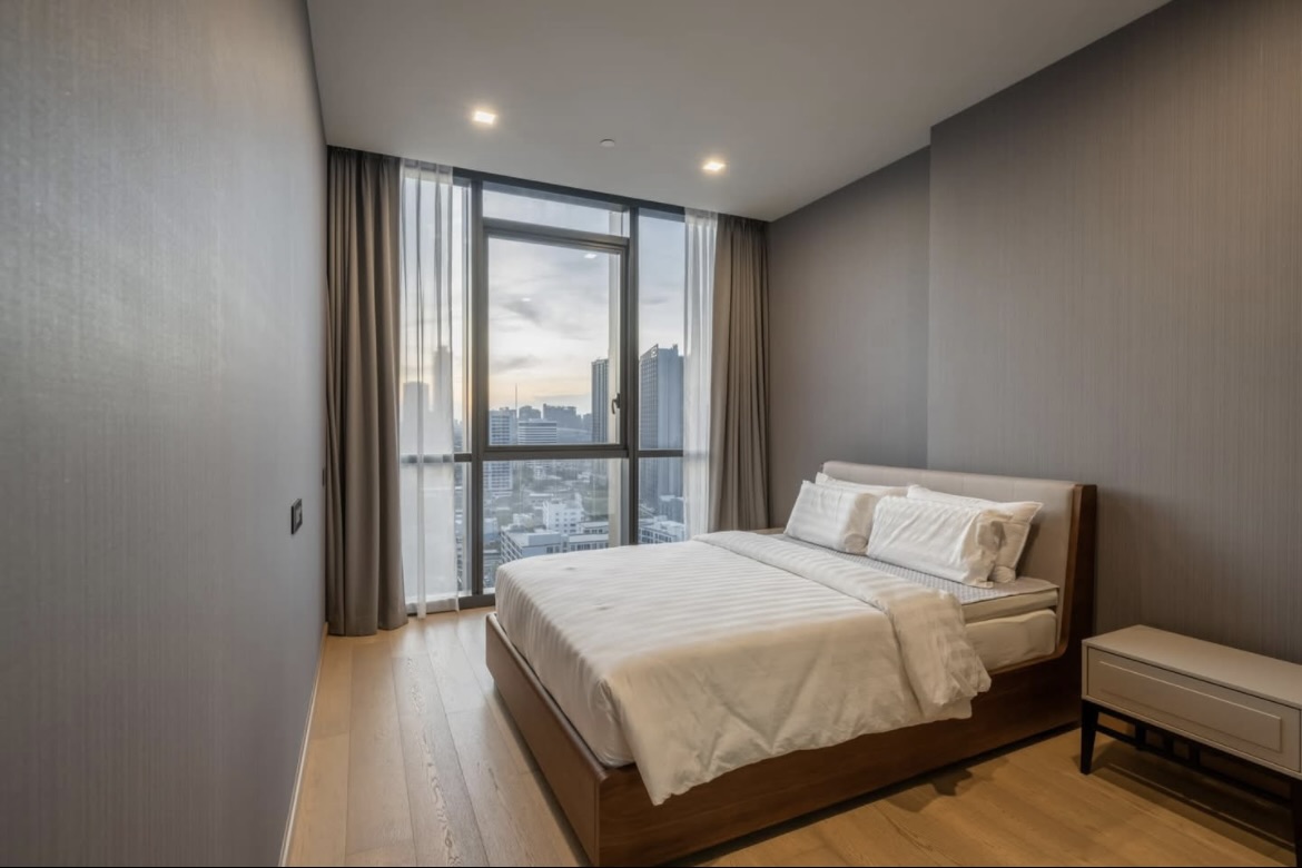 Luxury 2-bedroom condo for sale at The Monument Thonglor, best-positioned unit on the 18th floor with panoramic views, private lift, 2 parking rights, and pet-friendly. Fully furnished. 33.9M THB.