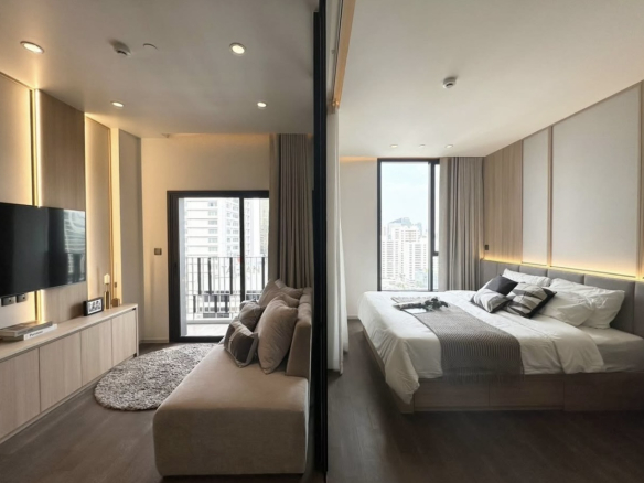 Newly renovated 1-bedroom condo for rent at MUNIQ Sukhumvit 23. Only 200m from MRT Sukhumvit & BTS Asoke. Fully furnished, unblocked view, pet friendly (cats allowed). Ready to move in now.