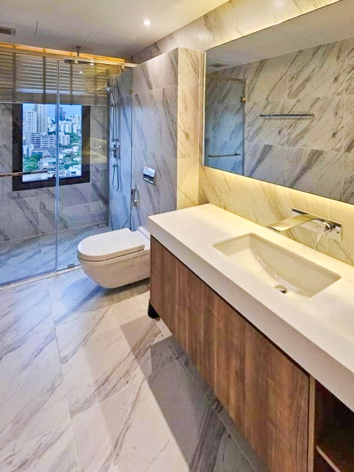 For Rent – Muniq Sukhumvit 23 | 2 Bedroom Pet-Friendly Condo Near BTS Asoke