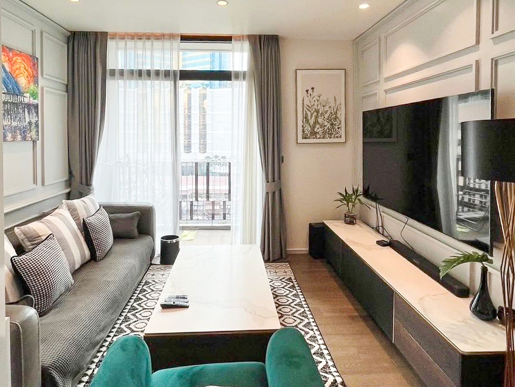Elegant Two Bedroom Condo at Muniq Sukhumvit 23, Near Asoke BTS
