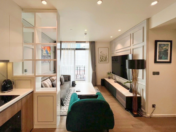 Elegant Two Bedroom Condo at Muniq Sukhumvit 23, Near Asoke BTS