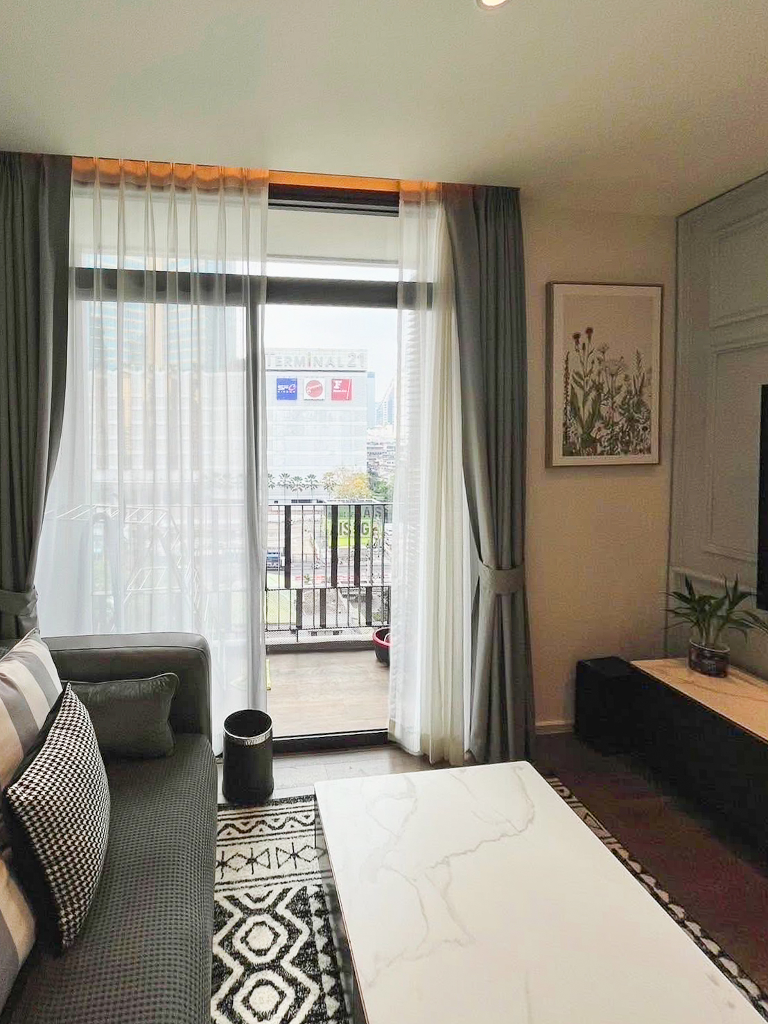 Elegant Two Bedroom Condo at Muniq Sukhumvit 23, Near Asoke BTS