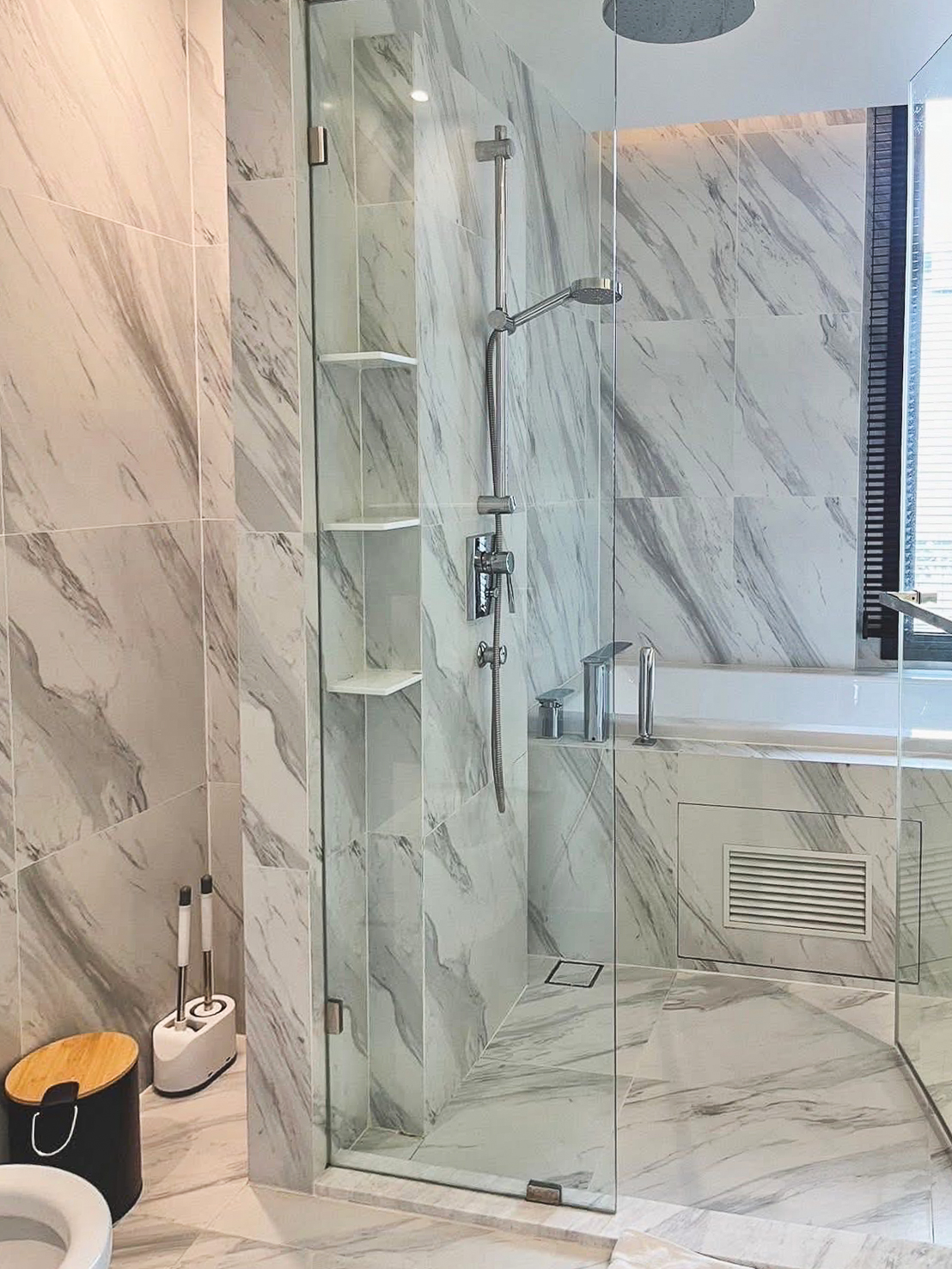 Elegant Two Bedroom Condo at Muniq Sukhumvit 23, Near Asoke BTS