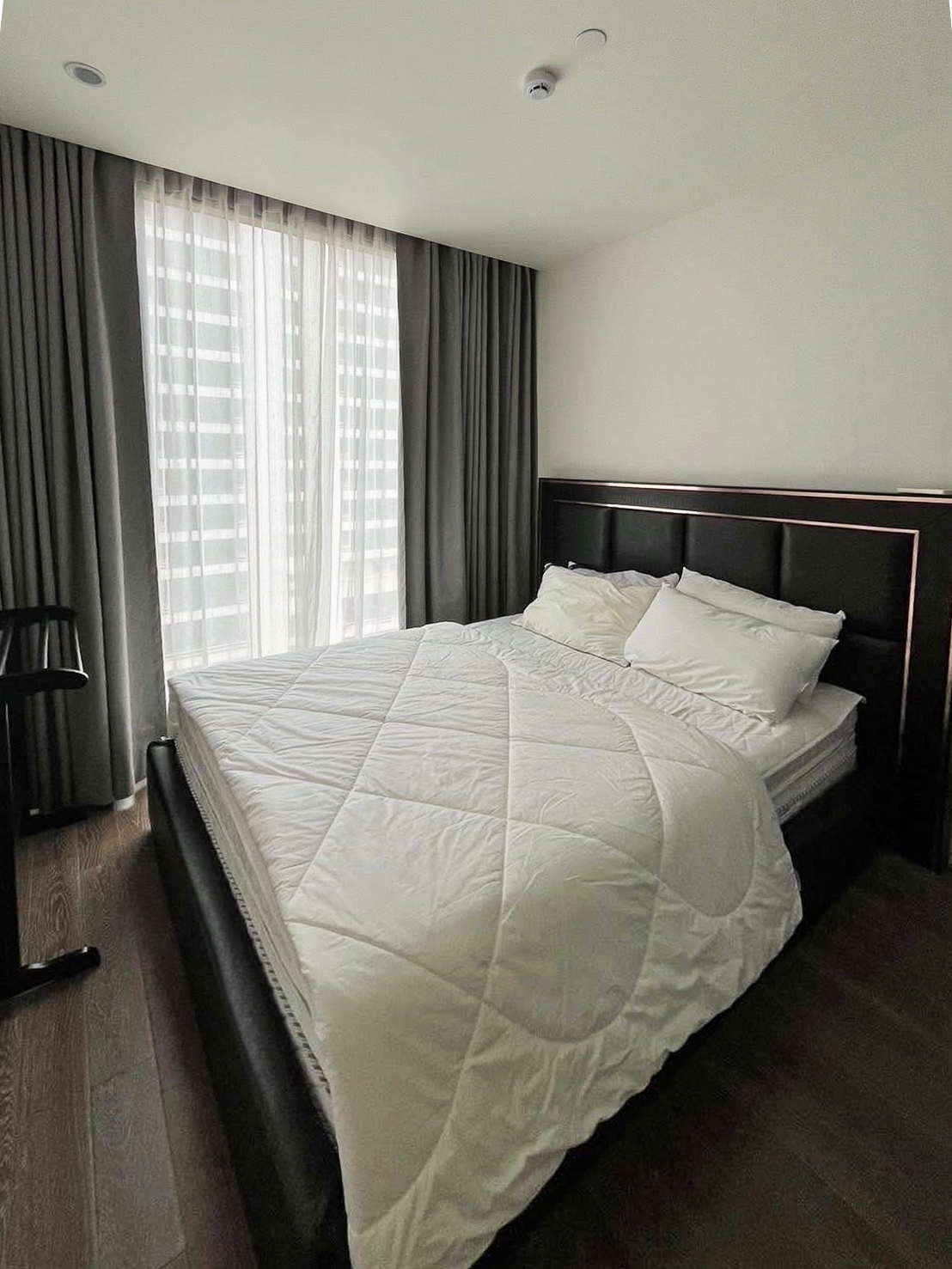 Elegant Two Bedroom Condo at Muniq Sukhumvit 23, Near Asoke BTS