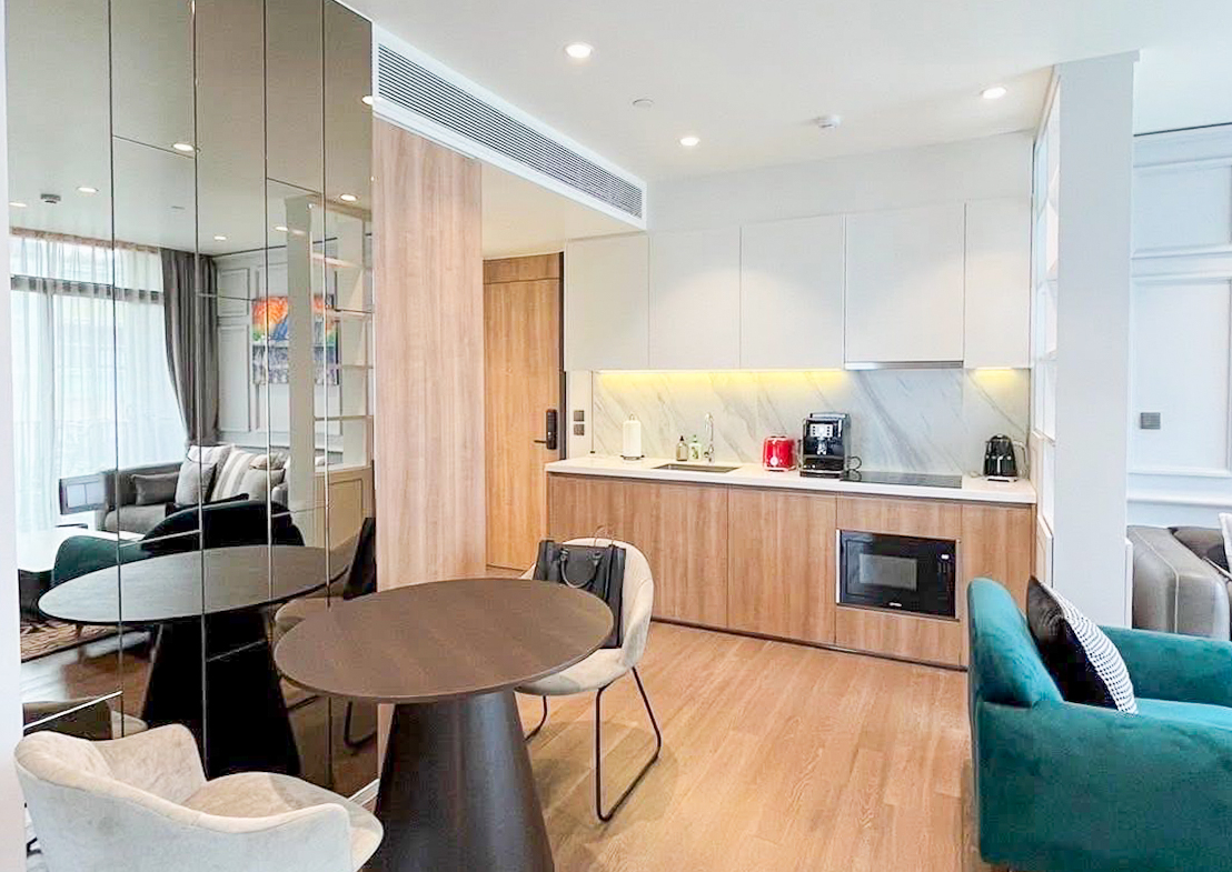 Elegant Two Bedroom Condo at Muniq Sukhumvit 23, Near Asoke BTS