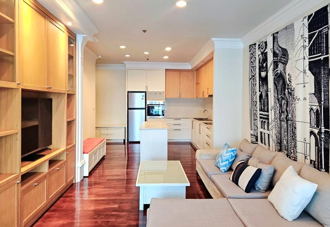 Spacious 1-bedroom condo for rent at Noble Ora Sukhumvit 55. 78 sq.m., semi-renovated, large kitchen, balcony, bathtub. Prime Thonglor location. THB 40,000/month.