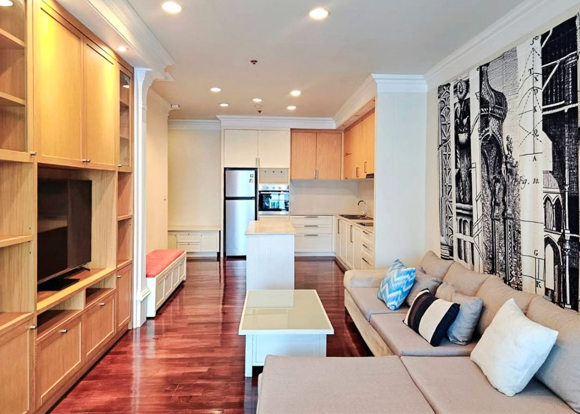 Spacious 1-bedroom condo for rent at Noble Ora Sukhumvit 55. 78 sq.m., semi-renovated, large kitchen, balcony, bathtub. Prime Thonglor location. THB 40,000/month.