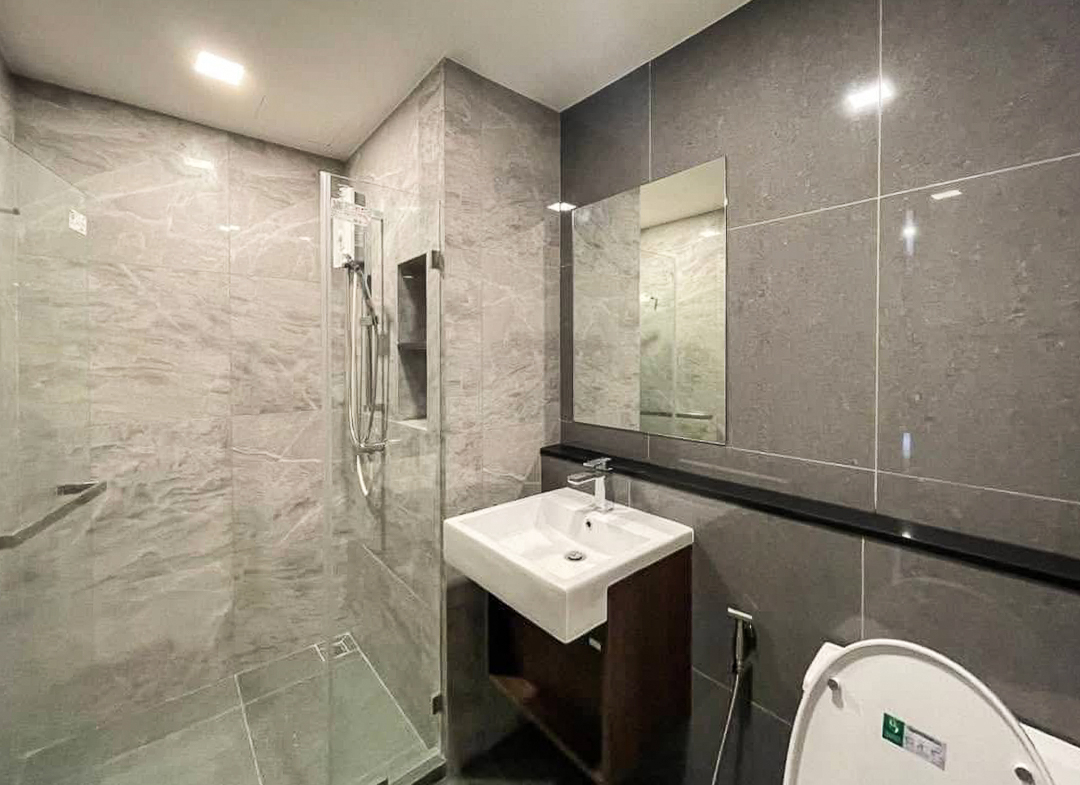 Modern 1-bedroom condo for rent at Quintara Phume Sukhumvit 39, fully furnished with full facilities, near BTS Phrom Phong. 34.85 sq.m., only 21,000 THB/month.