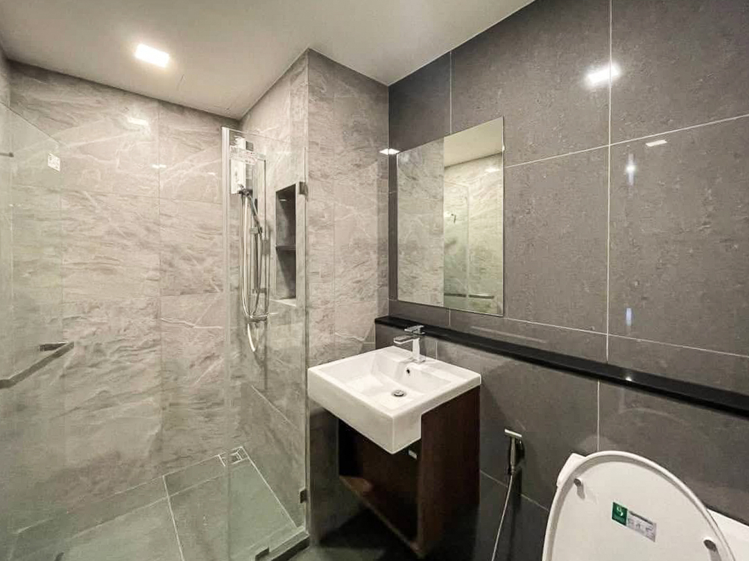 Modern 1-bedroom condo for rent at Quintara Phume Sukhumvit 39, fully furnished with full facilities, near BTS Phrom Phong. 34.85 sq.m., only 21,000 THB/month.