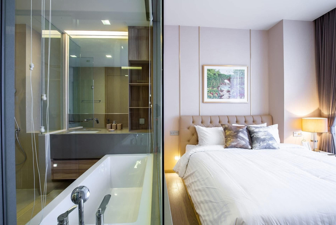Luxury 1-bedroom condo for rent at The ESSE Asoke, fully furnished with clear city view. Prime location near BTS Asoke. High-end facilities. 47.5 sqm, 47,000 THB/month.