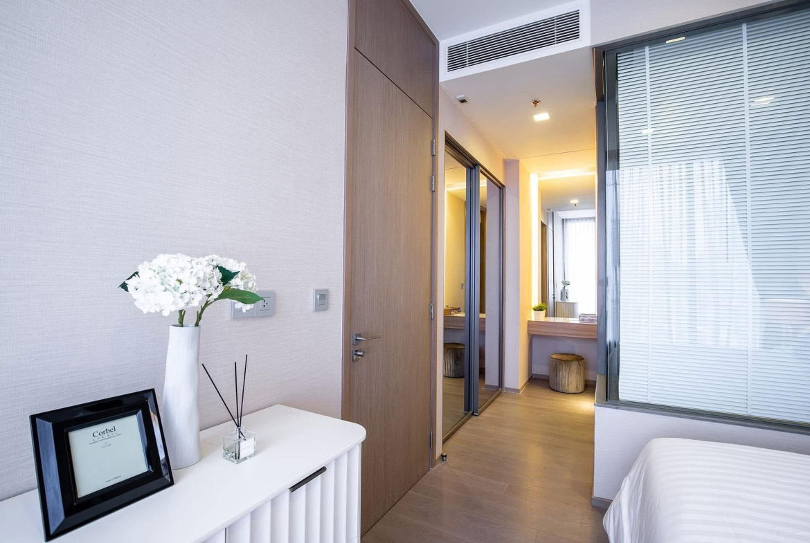 Luxury 1-bedroom condo for rent at The ESSE Asoke, fully furnished with clear city view. Prime location near BTS Asoke. High-end facilities. 47.5 sqm, 47,000 THB/month.
