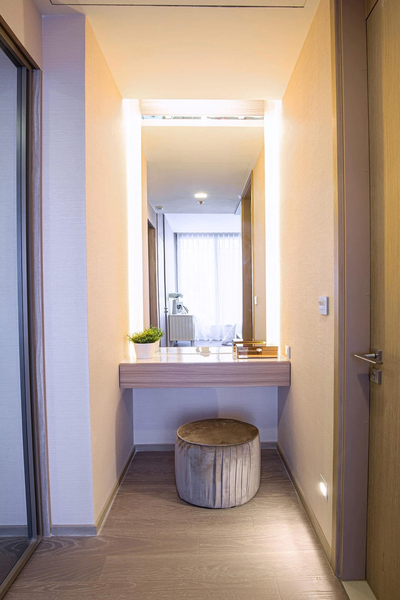 Luxury 1-bedroom condo for rent at The ESSE Asoke, fully furnished with clear city view. Prime location near BTS Asoke. High-end facilities. 47.5 sqm, 47,000 THB/month.
