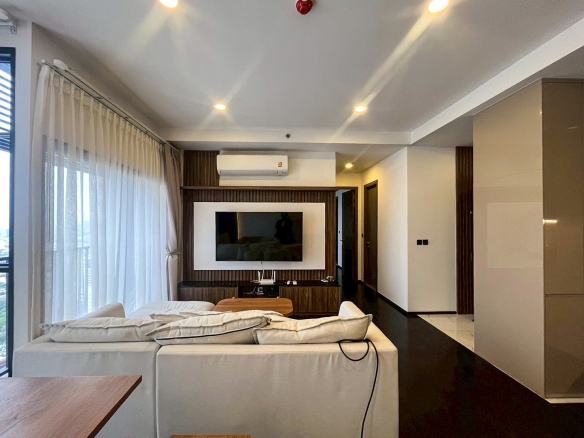 Modern 2-bedroom condo for rent and sale at Park Origin Thonglor, 66.6 sq.m., 38th floor, fully furnished with city views. Prime location with 5-star amenities. Rent: 67,000 THB/month. Sale: 15M THB.