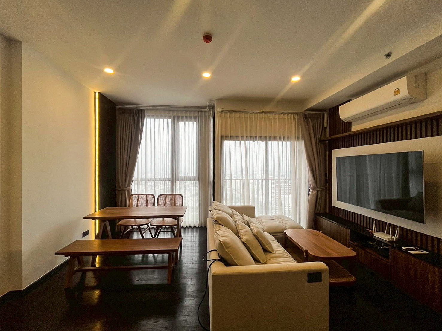 Modern 2-bedroom condo for rent and sale at Park Origin Thonglor, 66.6 sq.m., 38th floor, fully furnished with city views. Prime location with 5-star amenities. Rent: 67,000 THB/month. Sale: 15M THB.