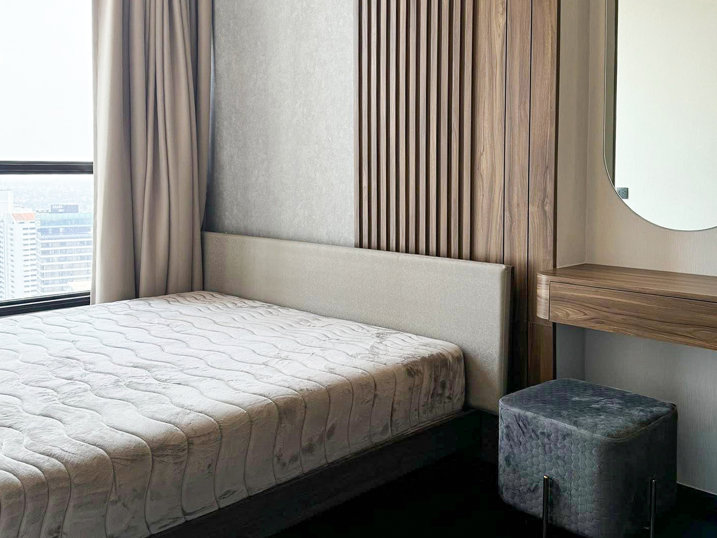 Modern 2-bedroom condo for rent and sale at Park Origin Thonglor, 66.6 sq.m., 38th floor, fully furnished with city views. Prime location with 5-star amenities. Rent: 67,000 THB/month. Sale: 15M THB.