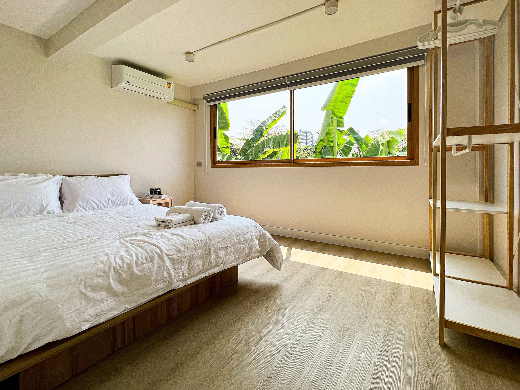 Modern 4-bedroom townhouse with private onsen for rent or sale in Ekkamai 22 near BTS Phra Khanong. Fully renovated, 200 sqm, built-in kitchen, 2-car parking. Rent 120K/month. Sale 18.9M THB.