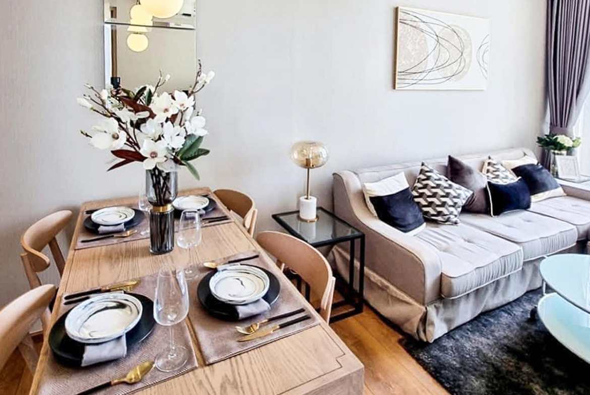 Modern 2-bedroom condo for rent at Park Origin 24, Phrom Phong. Fully furnished, garden view, 52 sqm, luxury amenities, near BTS & EM District. Rent: 45,000 THB/month.