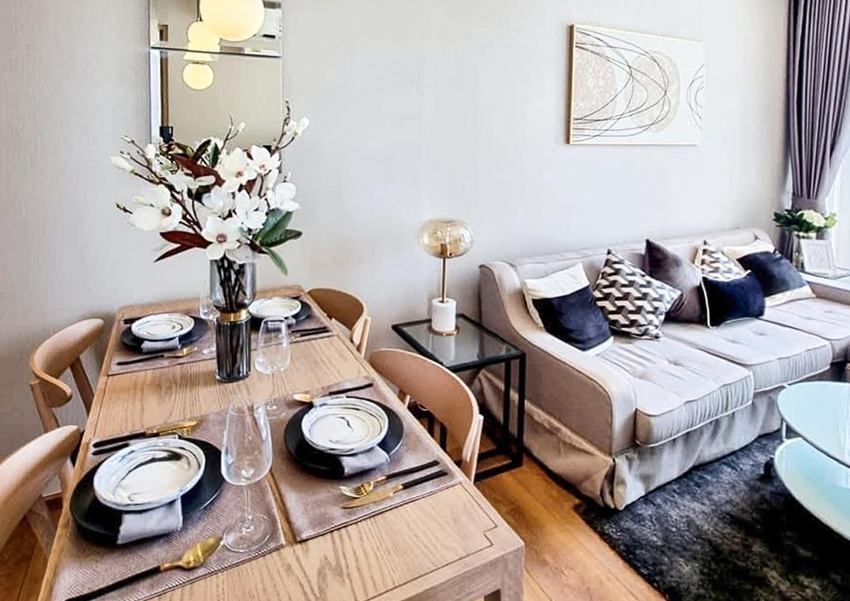 Modern 2-bedroom condo for rent at Park Origin 24, Phrom Phong. Fully furnished, garden view, 52 sqm, luxury amenities, near BTS & EM District. Rent: 45,000 THB/month.