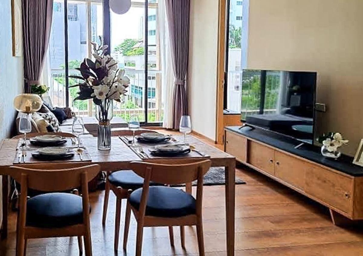 Modern 2-bedroom condo for rent at Park Origin 24, Phrom Phong. Fully furnished, garden view, 52 sqm, luxury amenities, near BTS & EM District. Rent: 45,000 THB/month.