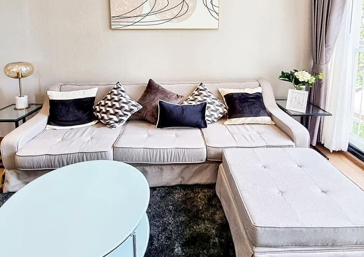 Modern 2-bedroom condo for rent at Park Origin 24, Phrom Phong. Fully furnished, garden view, 52 sqm, luxury amenities, near BTS & EM District. Rent: 45,000 THB/month.