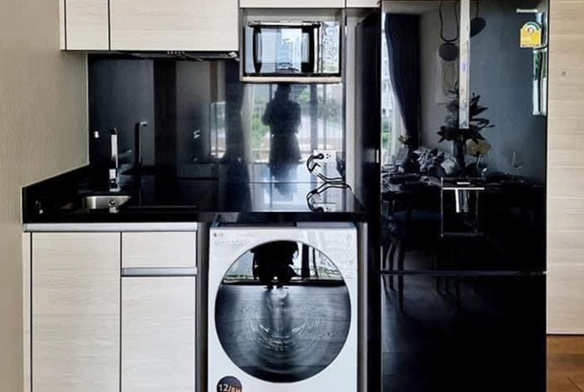 Modern 2-bedroom condo for rent at Park Origin 24, Phrom Phong. Fully furnished, garden view, 52 sqm, luxury amenities, near BTS & EM District. Rent: 45,000 THB/month.