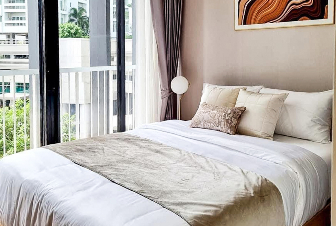 Modern 2-bedroom condo for rent at Park Origin 24, Phrom Phong. Fully furnished, garden view, 52 sqm, luxury amenities, near BTS & EM District. Rent: 45,000 THB/month.