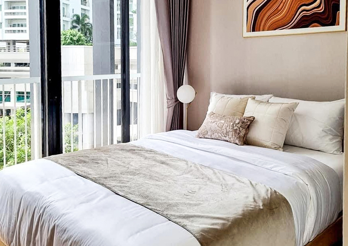Modern 2-bedroom condo for rent at Park Origin 24, Phrom Phong. Fully furnished, garden view, 52 sqm, luxury amenities, near BTS & EM District. Rent: 45,000 THB/month.
