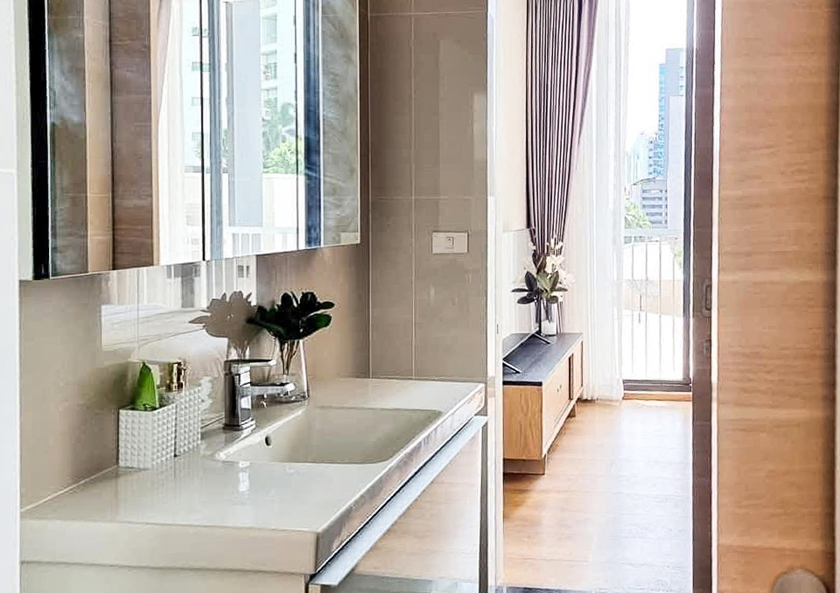 Modern 2-bedroom condo for rent at Park Origin 24, Phrom Phong. Fully furnished, garden view, 52 sqm, luxury amenities, near BTS & EM District. Rent: 45,000 THB/month.