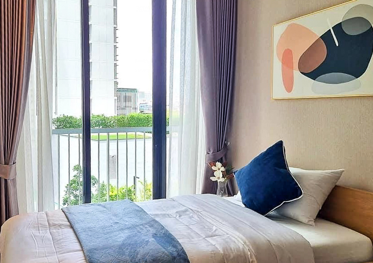 Modern 2-bedroom condo for rent at Park Origin 24, Phrom Phong. Fully furnished, garden view, 52 sqm, luxury amenities, near BTS & EM District. Rent: 45,000 THB/month.
