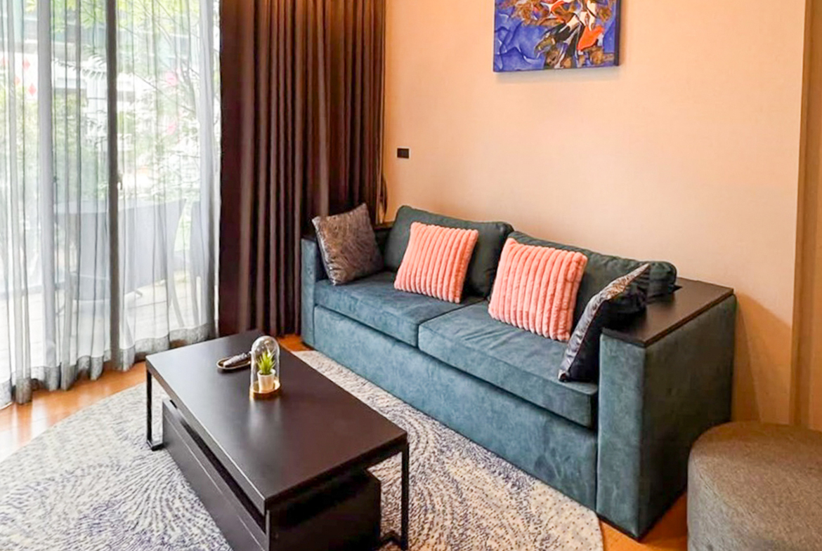 Modern 2-bedroom duplex for rent at Siamese Exclusive Sukhumvit 31, Phrom Phong. Fully furnished, private lift, low floor. 65,000 THB/month. Great facilities, near BTS.
