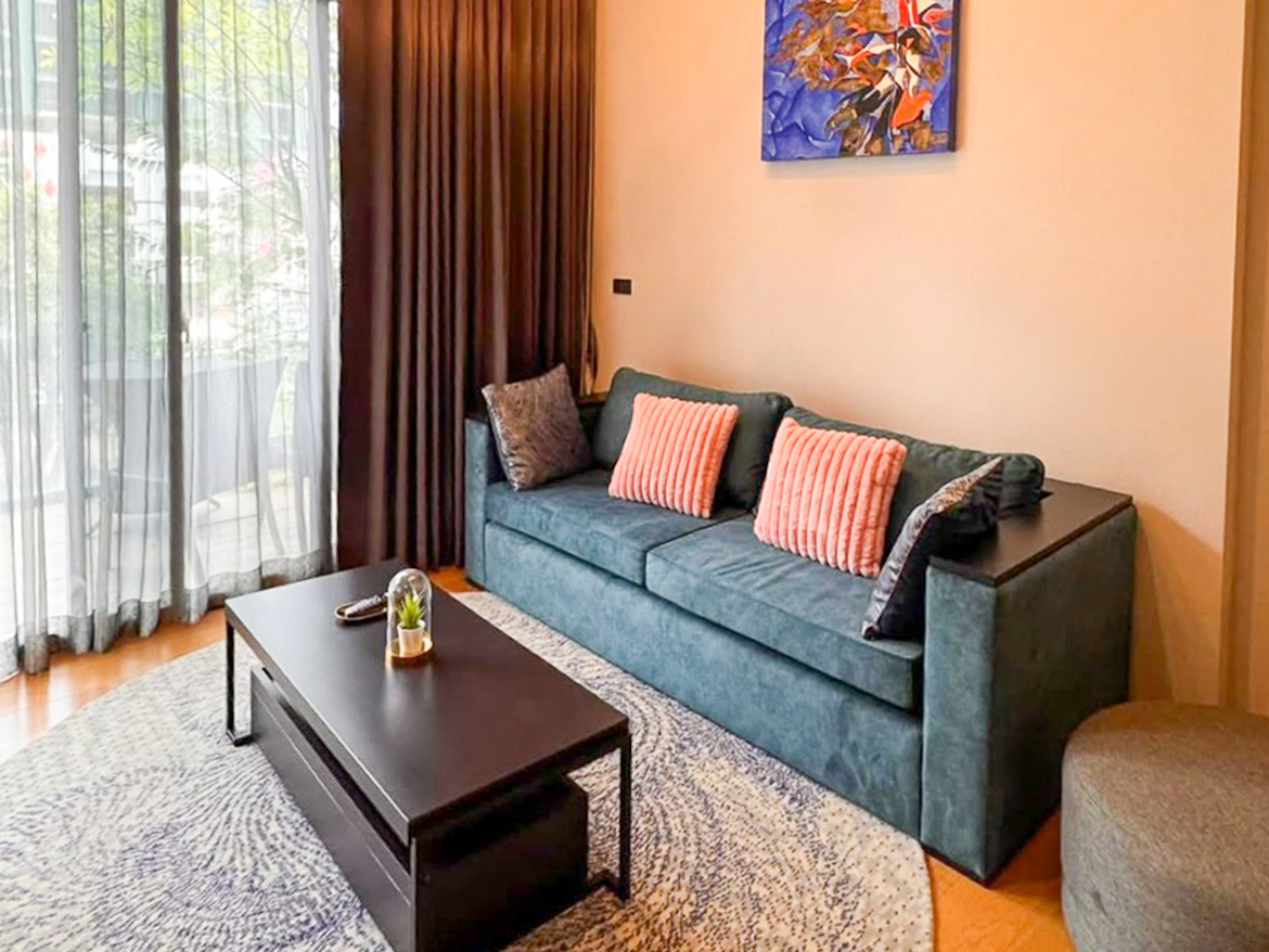 Modern 2-bedroom duplex for rent at Siamese Exclusive Sukhumvit 31, Phrom Phong. Fully furnished, private lift, low floor. 65,000 THB/month. Great facilities, near BTS.