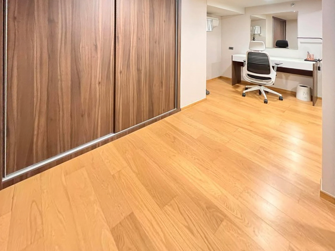 Modern 2-bedroom duplex for rent at Siamese Exclusive Sukhumvit 31, Phrom Phong. Fully furnished, private lift, low floor. 65,000 THB/month. Great facilities, near BTS.