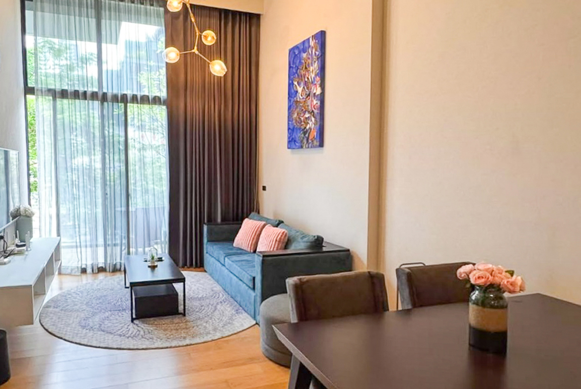 Modern 2-bedroom duplex for rent at Siamese Exclusive Sukhumvit 31, Phrom Phong. Fully furnished, private lift, low floor. 65,000 THB/month. Great facilities, near BTS.
