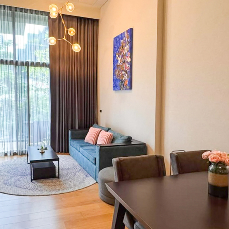 Modern 2-bedroom duplex for rent at Siamese Exclusive Sukhumvit 31, Phrom Phong. Fully furnished, private lift, low floor. 65,000 THB/month. Great facilities, near BTS.