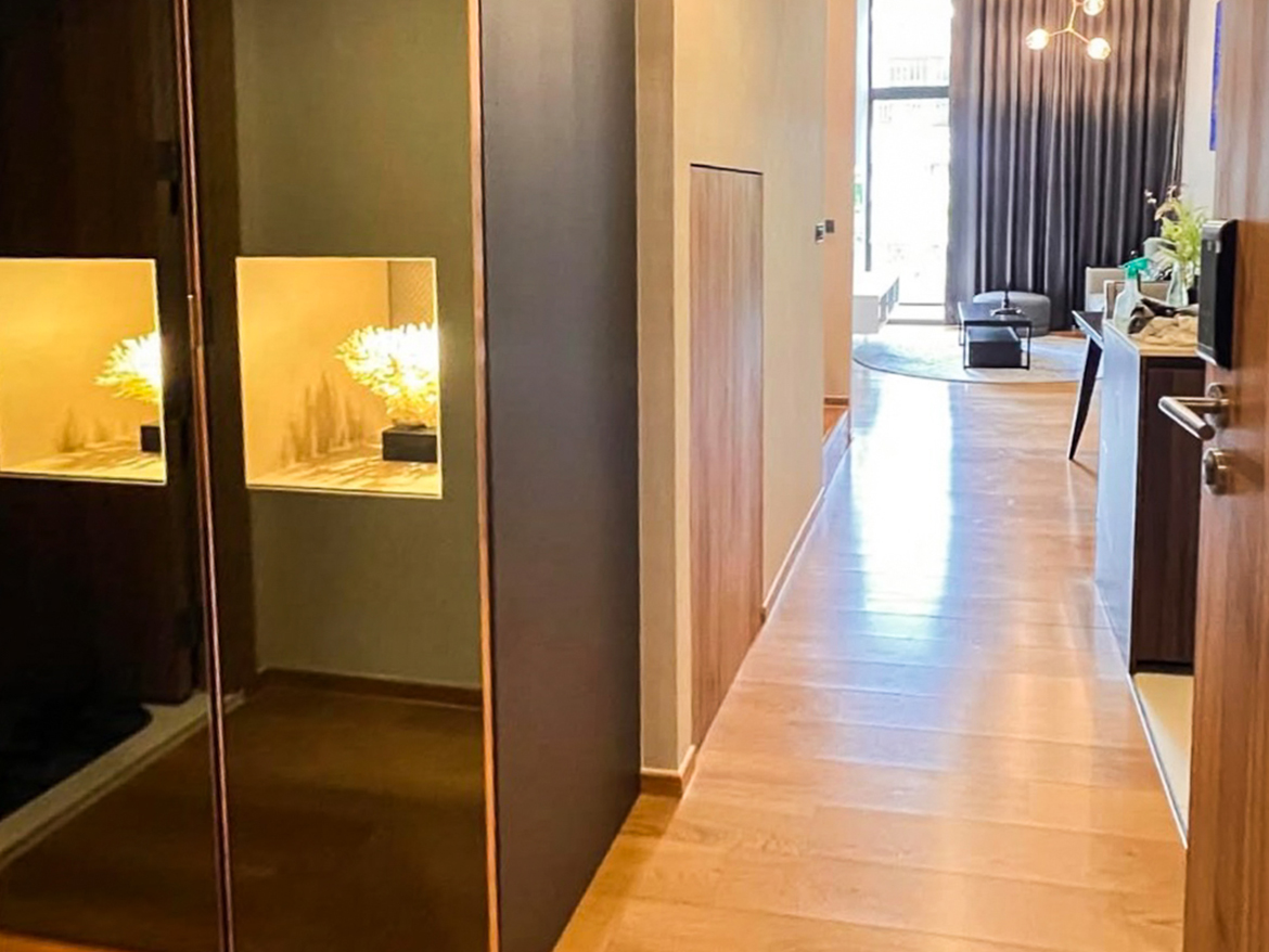 Modern 2-bedroom duplex for rent at Siamese Exclusive Sukhumvit 31, Phrom Phong. Fully furnished, private lift, low floor. 65,000 THB/month. Great facilities, near BTS.