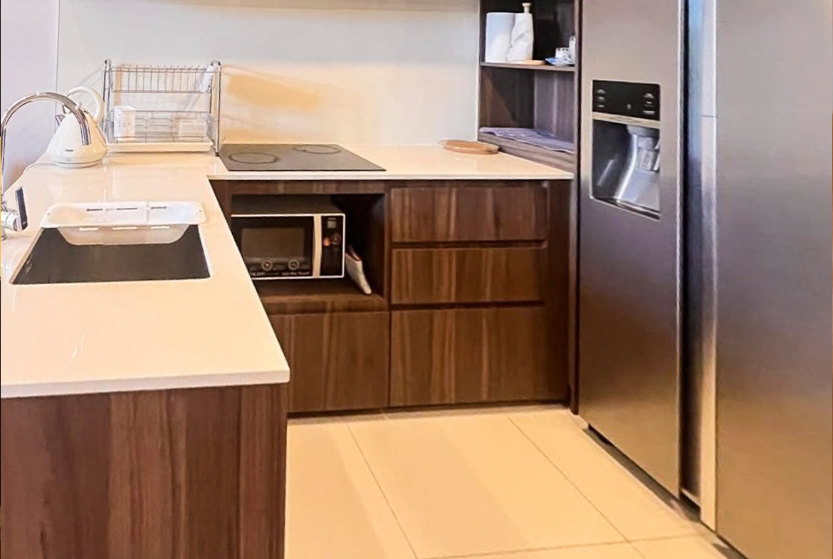 Modern 2-bedroom duplex for rent at Siamese Exclusive Sukhumvit 31, Phrom Phong. Fully furnished, private lift, low floor. 65,000 THB/month. Great facilities, near BTS.
