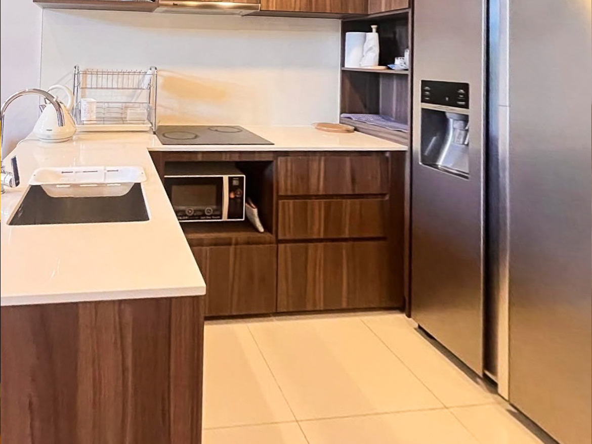 Modern 2-bedroom duplex for rent at Siamese Exclusive Sukhumvit 31, Phrom Phong. Fully furnished, private lift, low floor. 65,000 THB/month. Great facilities, near BTS.