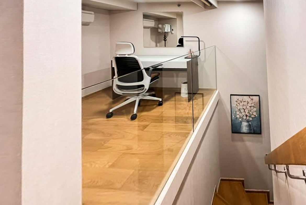 Modern 2-bedroom duplex for rent at Siamese Exclusive Sukhumvit 31, Phrom Phong. Fully furnished, private lift, low floor. 65,000 THB/month. Great facilities, near BTS.
