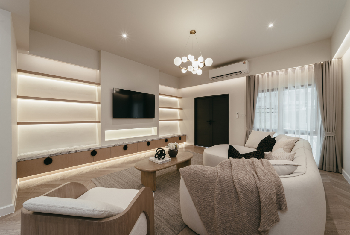 Luxury Townhome for Rent or Sale Near Ekkamai–Thonglor | Walk to BTS Phra Khanong