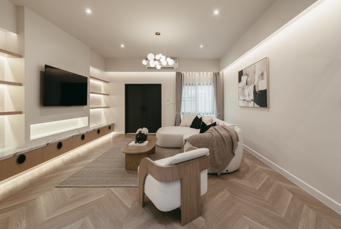 Luxury Townhome for Rent or Sale Near Ekkamai–Thonglor | Walk to BTS Phra Khanong